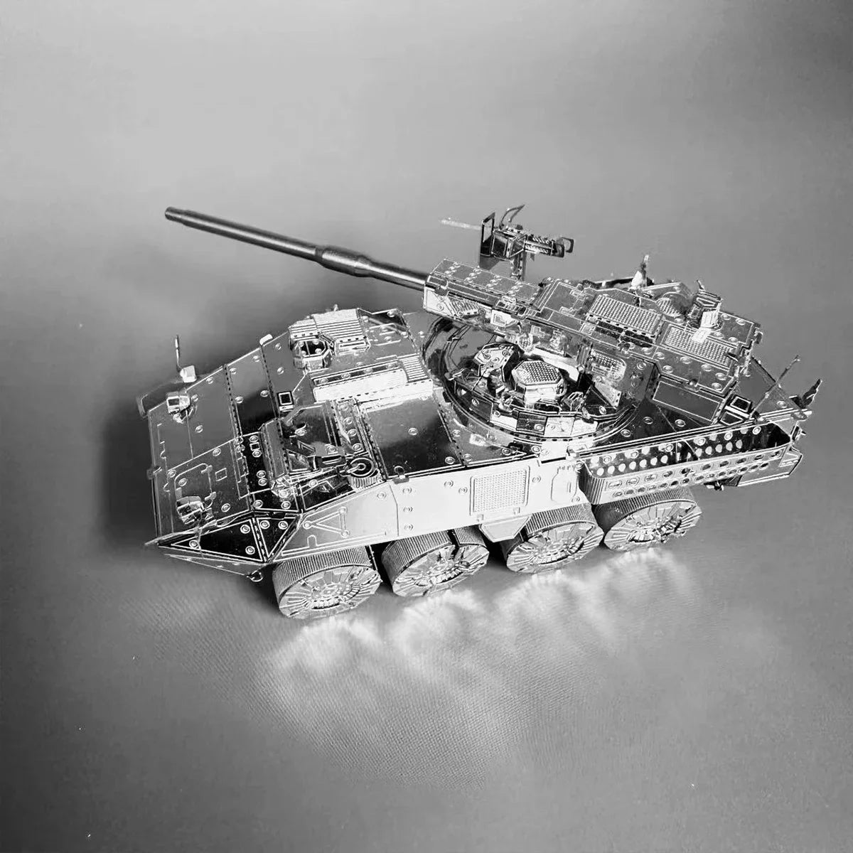 Puzzle 3D Métal - Blindé Stryker - Maquette Militaire Moderne à 8 Roues