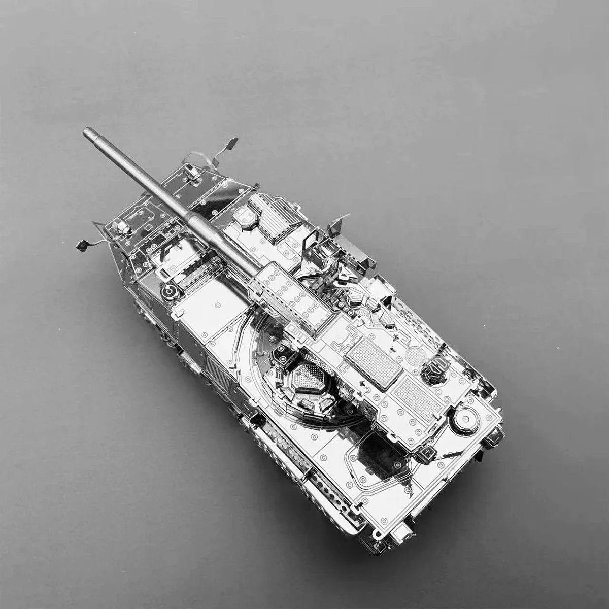 Puzzle 3D Métal - Blindé Stryker - Maquette Militaire Moderne à 8 Roues