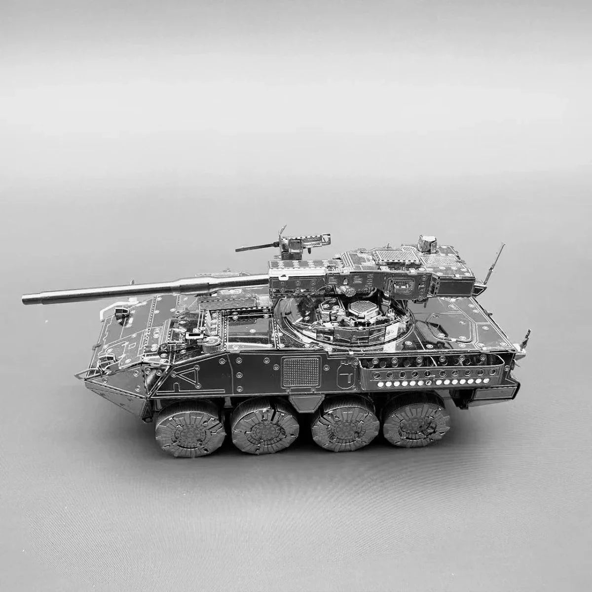 Puzzle 3D Métal - Blindé Stryker - Maquette Militaire Moderne à 8 Roues